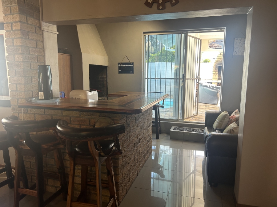 7 Bedroom Property for Sale in Uitsig Western Cape